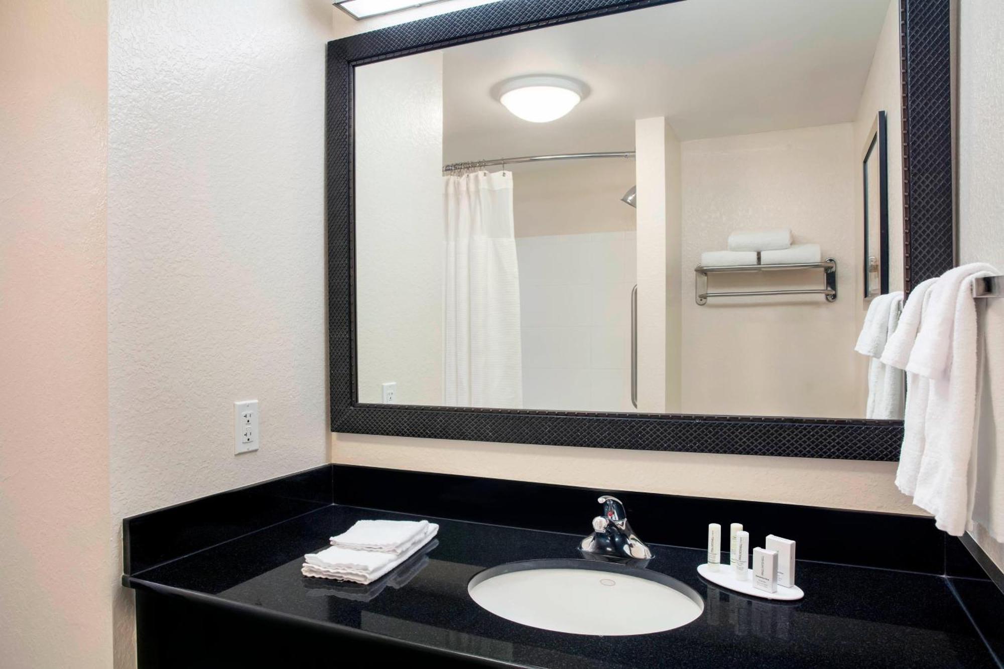 Hotel Fairfield And By Marriott Lakeland Plant 3*